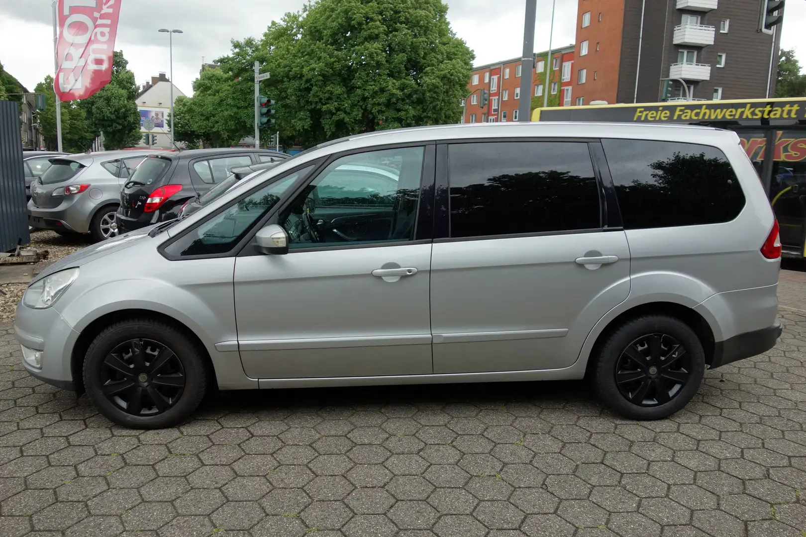 Ford Galaxy 2.0 Trend 7Sitzer TÜV 6.2027 Gümüş rengi - 1