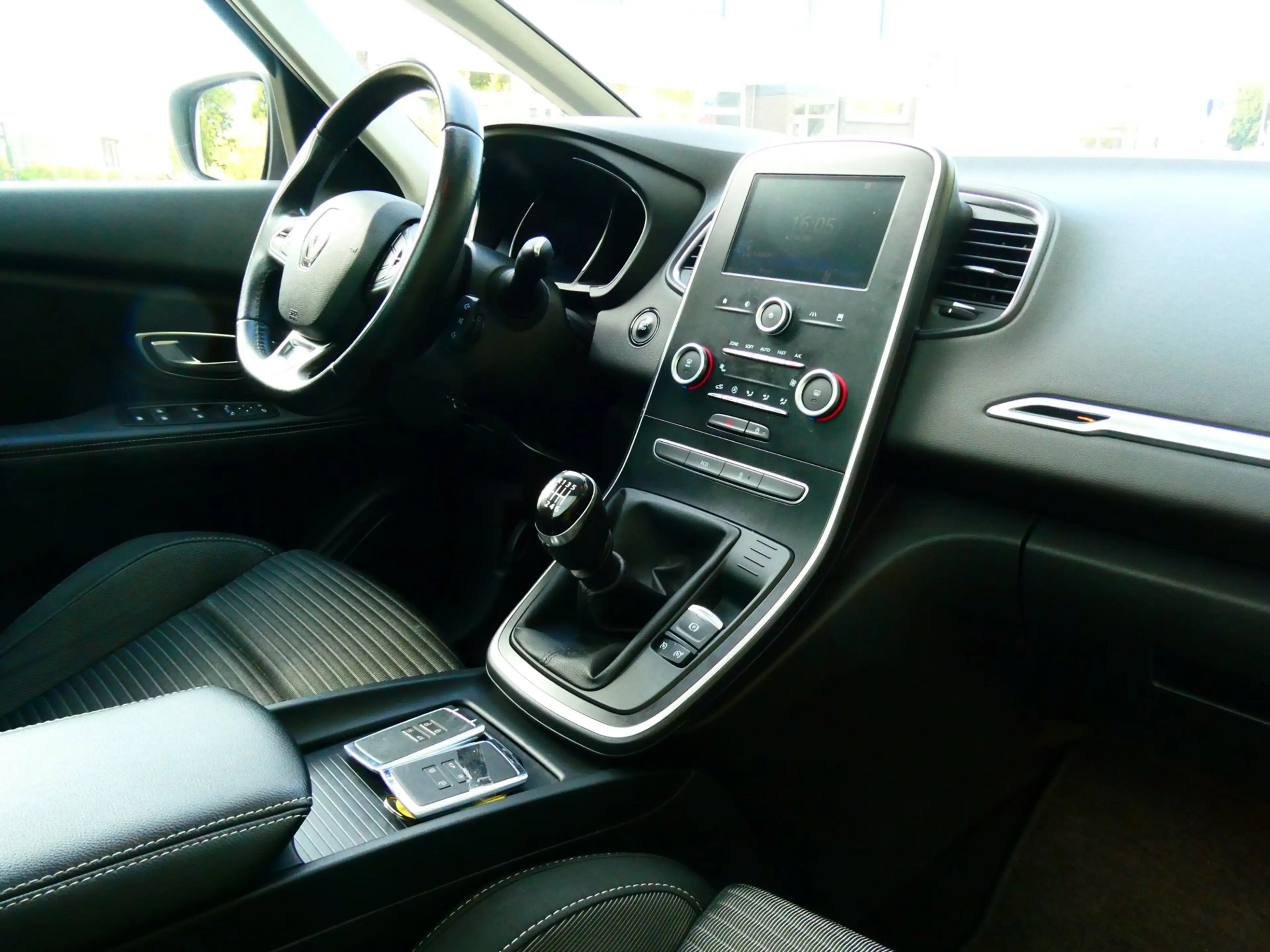 Renault Scenic 1.3 TCe 2e eig. 105.000 Clima Cruise Navi Trekhaak — photo 12