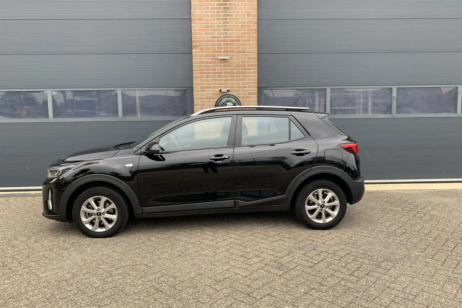 Kia Stonic 1.0 T-GDi MHEV DynamicLine | Navigatie via App | C Noir - 2