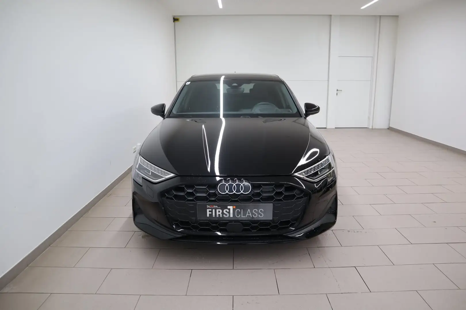 Audi A3 40 TFSI e Schwarz - 2