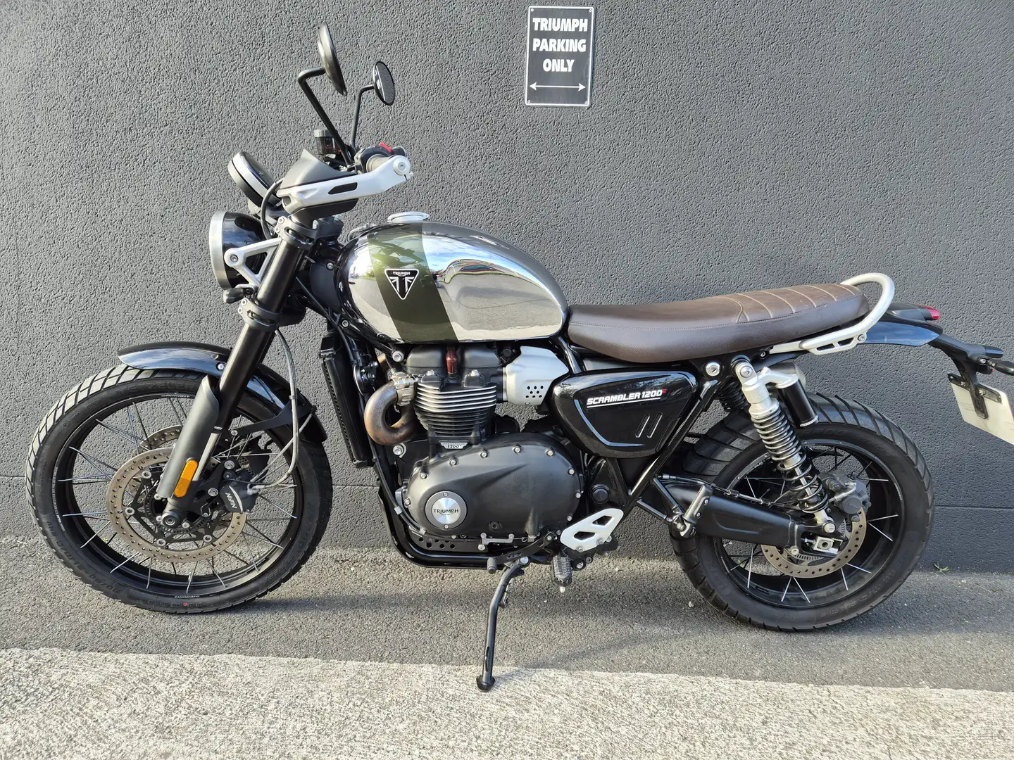 Triumph Scrambler Gris - 2