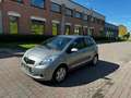 Toyota Yaris Yaris 1.3i VVT-i 16v AIRCO GPS CLIMATISÉ Argent - thumbnail 1