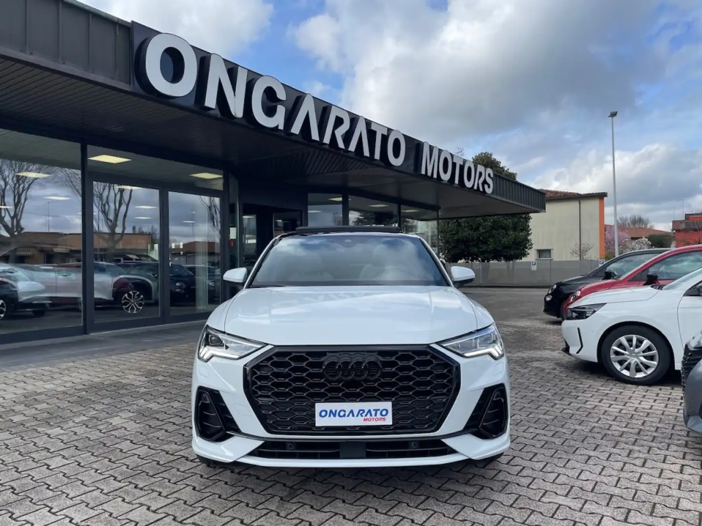 Audi Q3 35 SPB TDI S-Tronic Identity Black LIST. €65.480 Bianco - 2