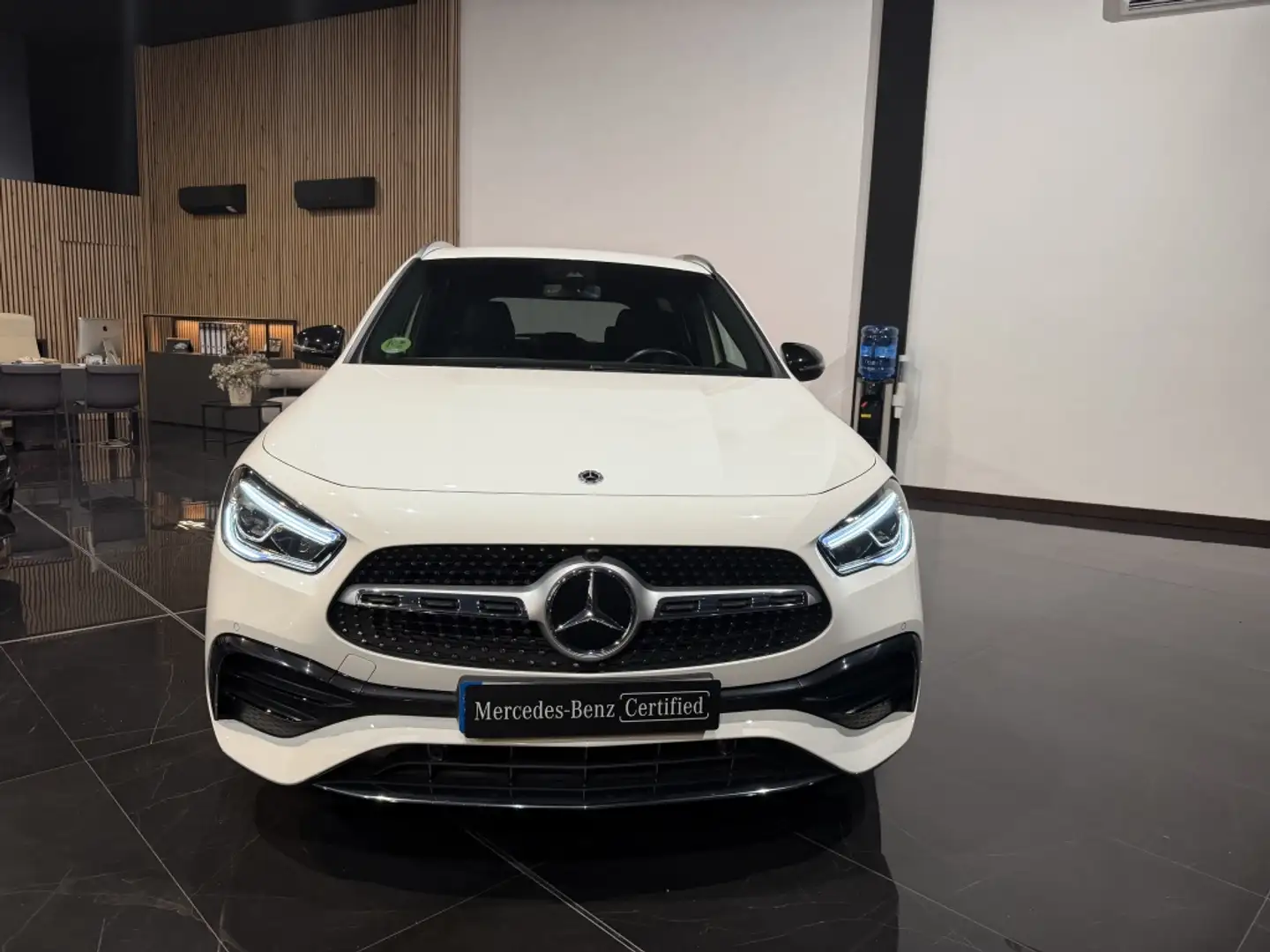 Mercedes-Benz GLA 200 200d 8G-DCT Weiß - 1