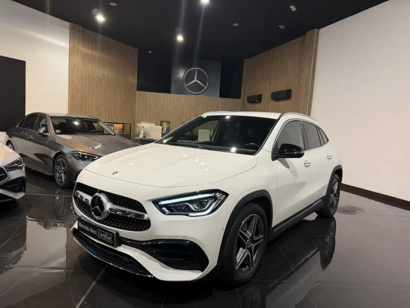 Mercedes-Benz GLA 200 200d 8G-DCT Weiß - 2
