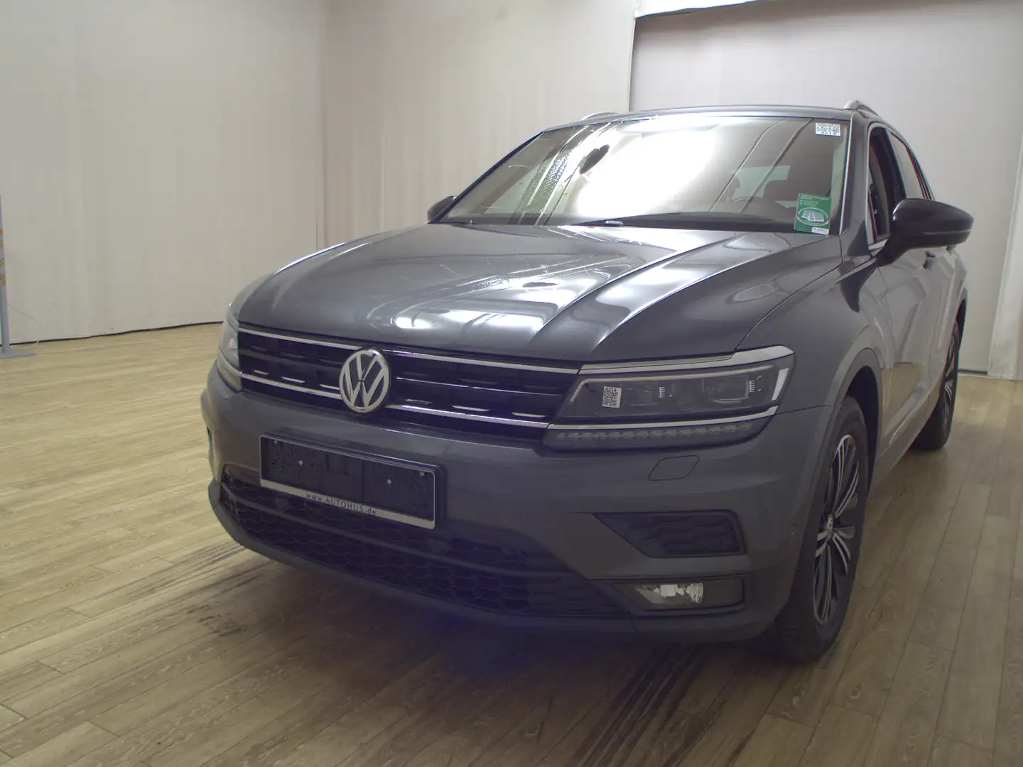 Volkswagen Tiguan 2.0 TDI BMT IQ.DRIVE ACC AHK HUD LED Navi Grijs - 2