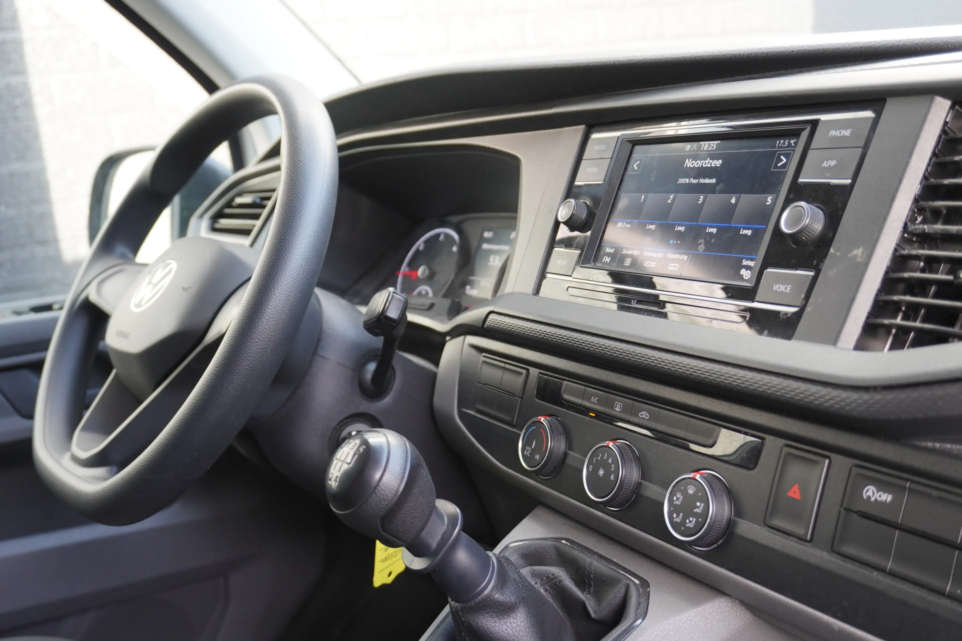 Volkswagen T6.1 Transporter 2.0 TDI EURO 6 - Airco - Cruise - Carplay - €13.95 — photo 3