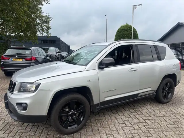 Jeep Compass view 4