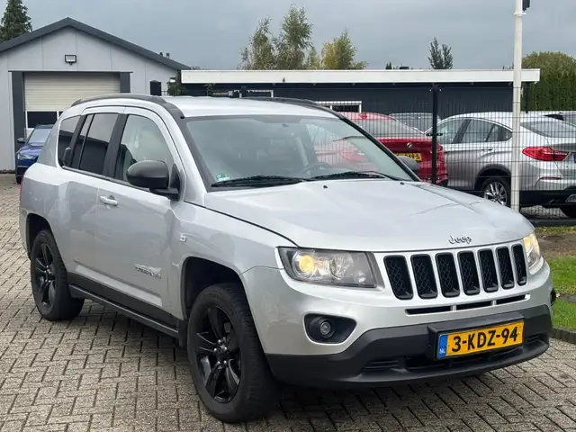 Jeep Compass view 3
