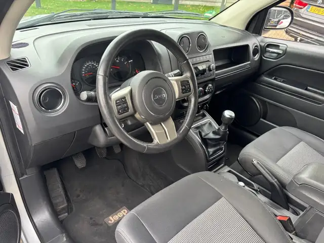 Jeep Compass view 13