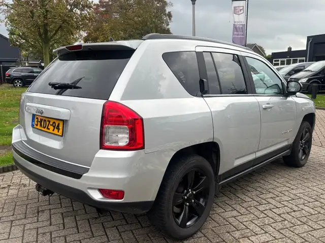 Jeep Compass view 6