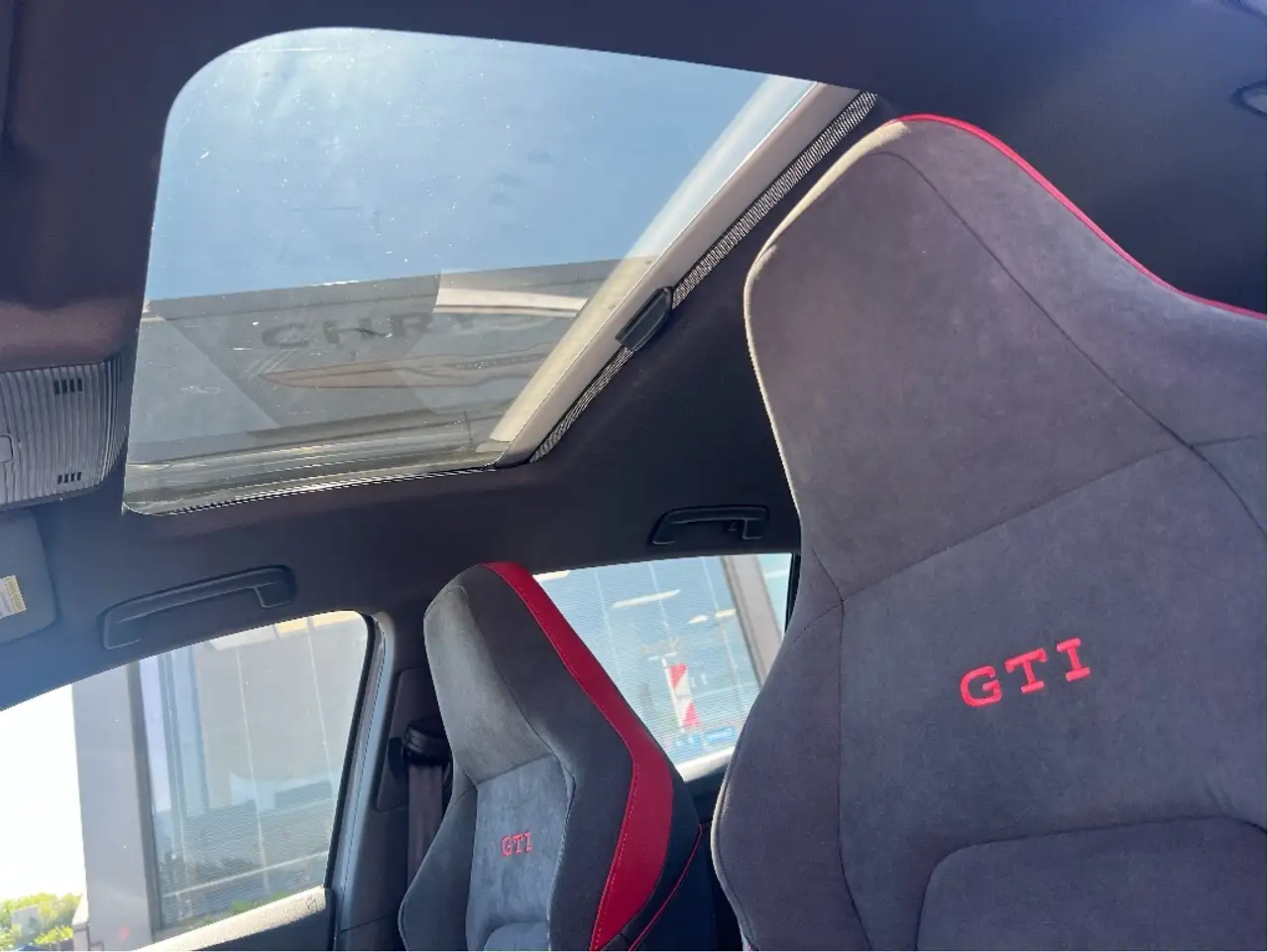 Volkswagen Golf GTI снимка Volkswagen Golf GTI