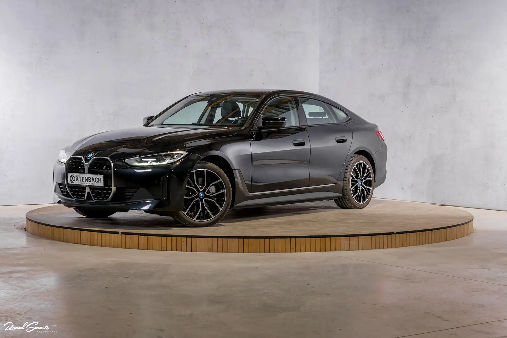 BMW i4 eDrive40 Executive Sport 84 kWh | Apple carplay | Zwart - 1