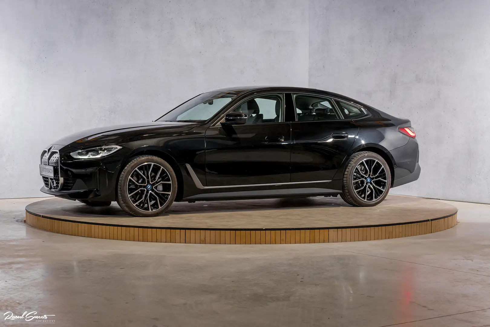BMW i4 eDrive40 Executive Sport 84 kWh | Apple carplay | Zwart - 2