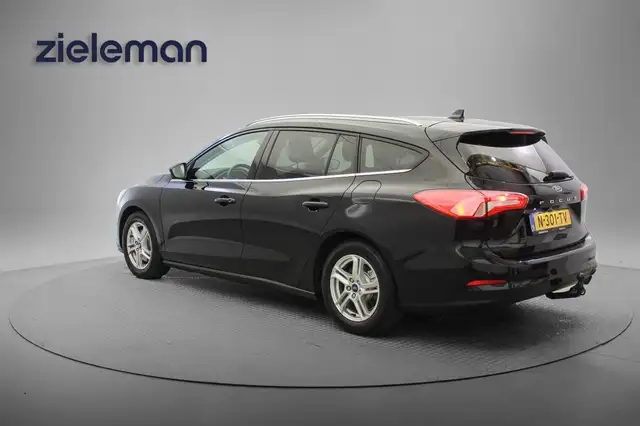 Ford Focus view 3