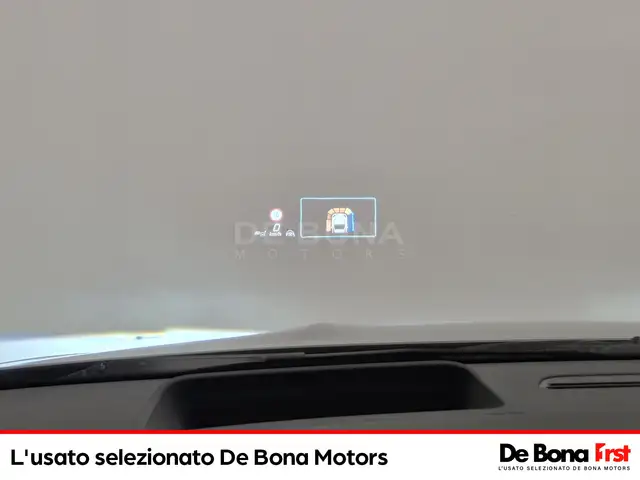 Mercedes-Benz GLA view 28