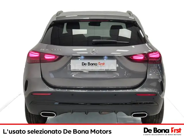 Mercedes-Benz GLA view 4