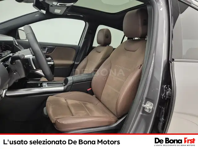 Mercedes-Benz GLA view 7