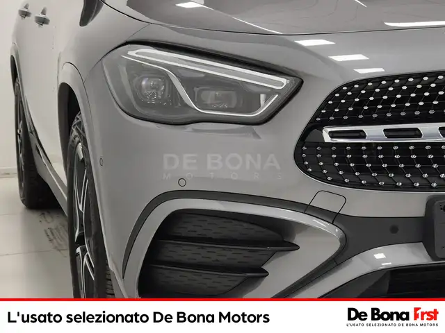 Mercedes-Benz GLA view 15