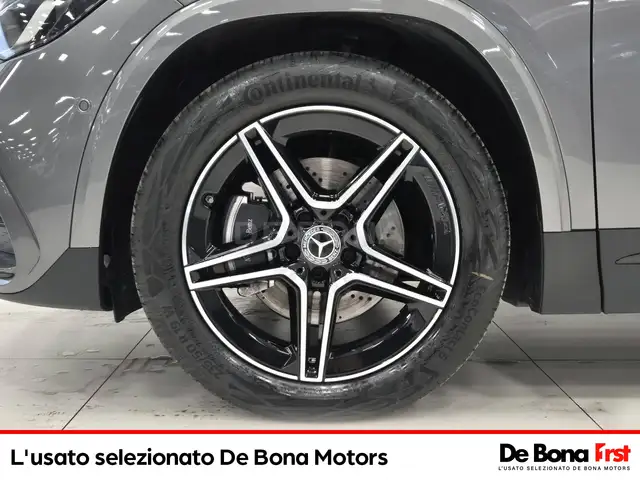 Mercedes-Benz GLA view 14