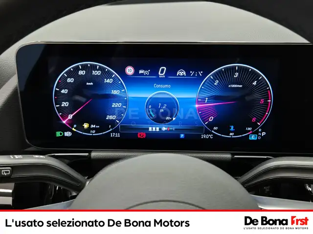 Mercedes-Benz GLA view 16