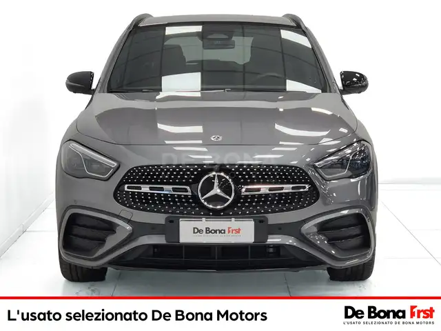 Mercedes-Benz GLA view 6