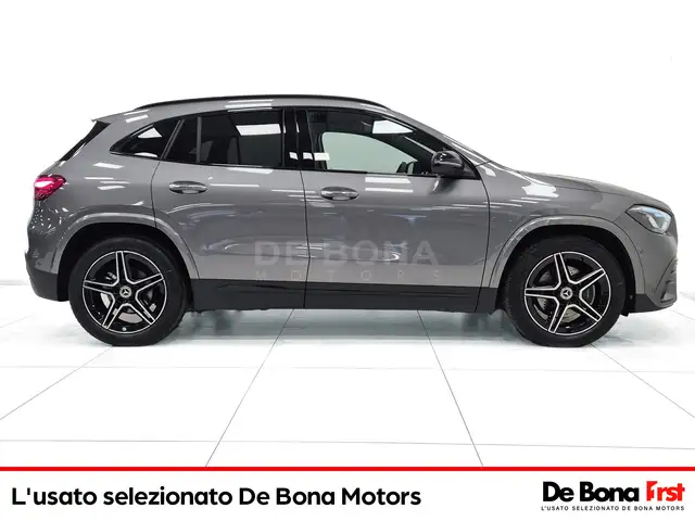 Mercedes-Benz GLA view 5