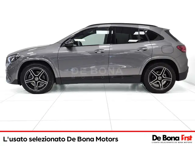 Mercedes-Benz GLA view 3
