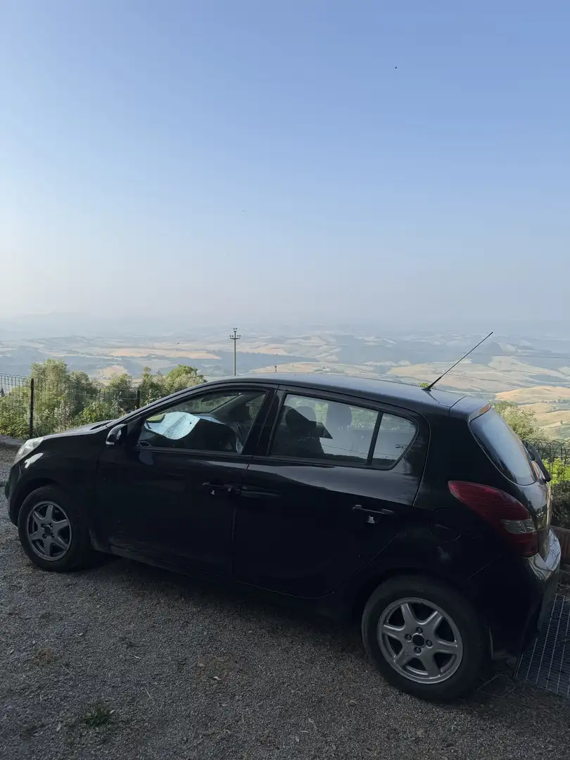 Hyundai i20 5p 1.4 crdi Comfort Nero - 2