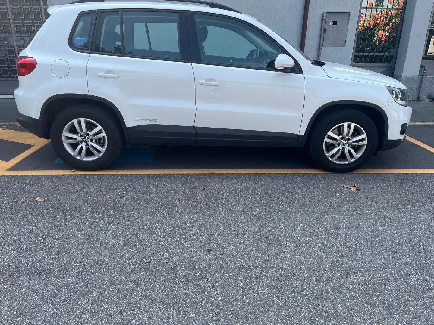 Volkswagen Tiguan Tiguan I 2011 2.0 tdi bm Trend Bianco - 1