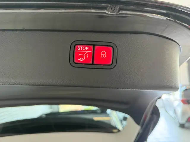 Mercedes-Benz C-Class view 11