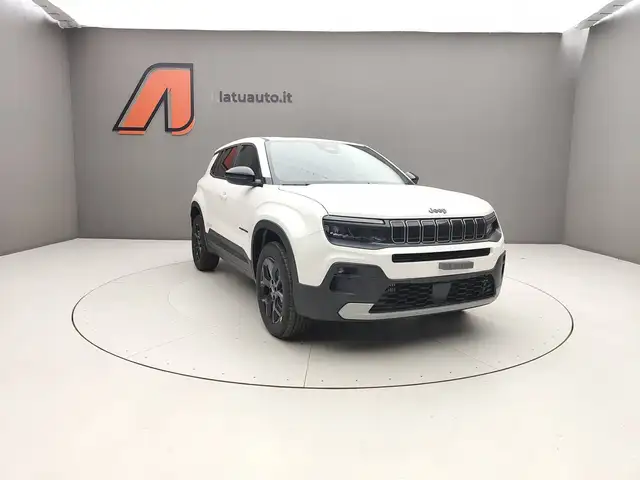 Jeep Avenger view 3