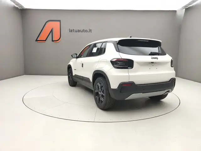 Jeep Avenger view 5