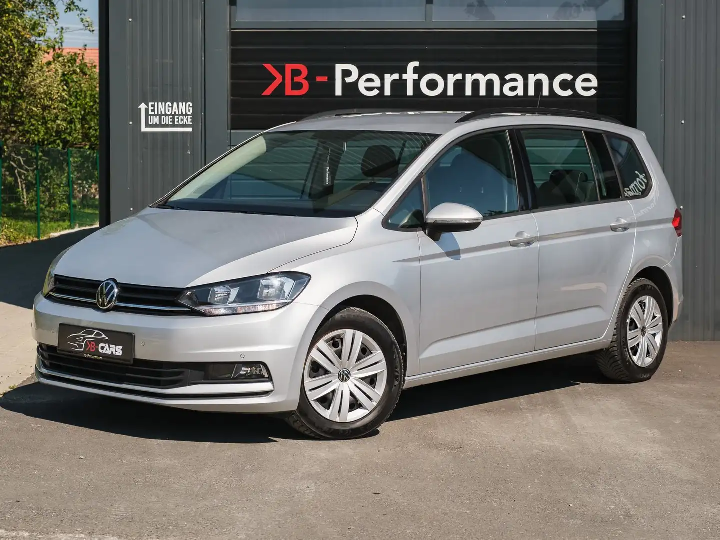 Volkswagen Touran Touran 2,0 SCR TDI DSG/PDC/COMPOSITION AUDIO/KLIMA Silber - 1
