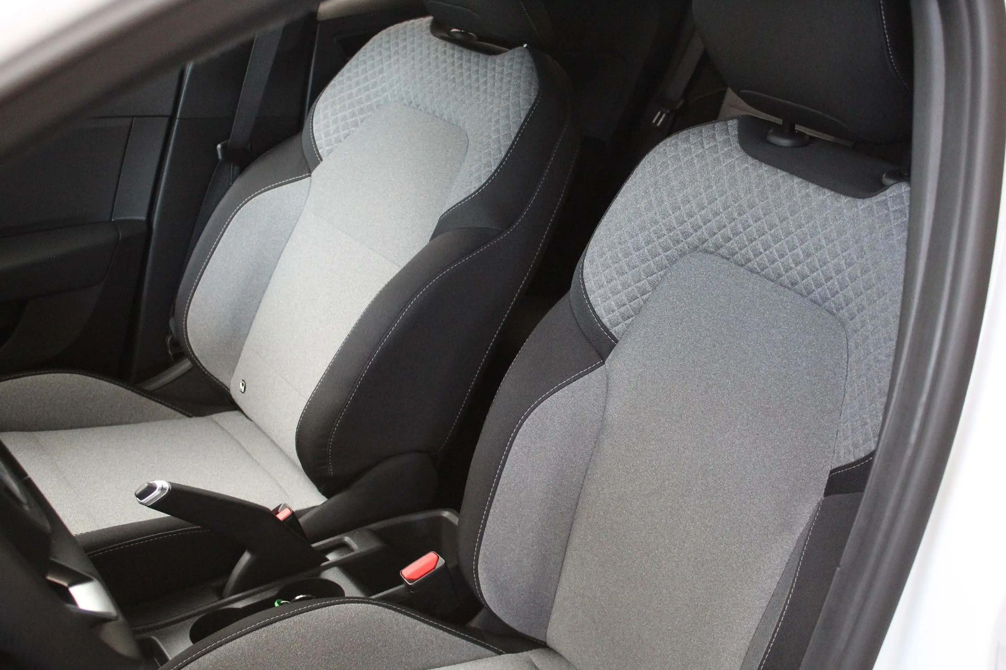 Mitsubishi Colt "Plus"(Sitzheizung, Kamera,Allwetterreifen) — photo 13