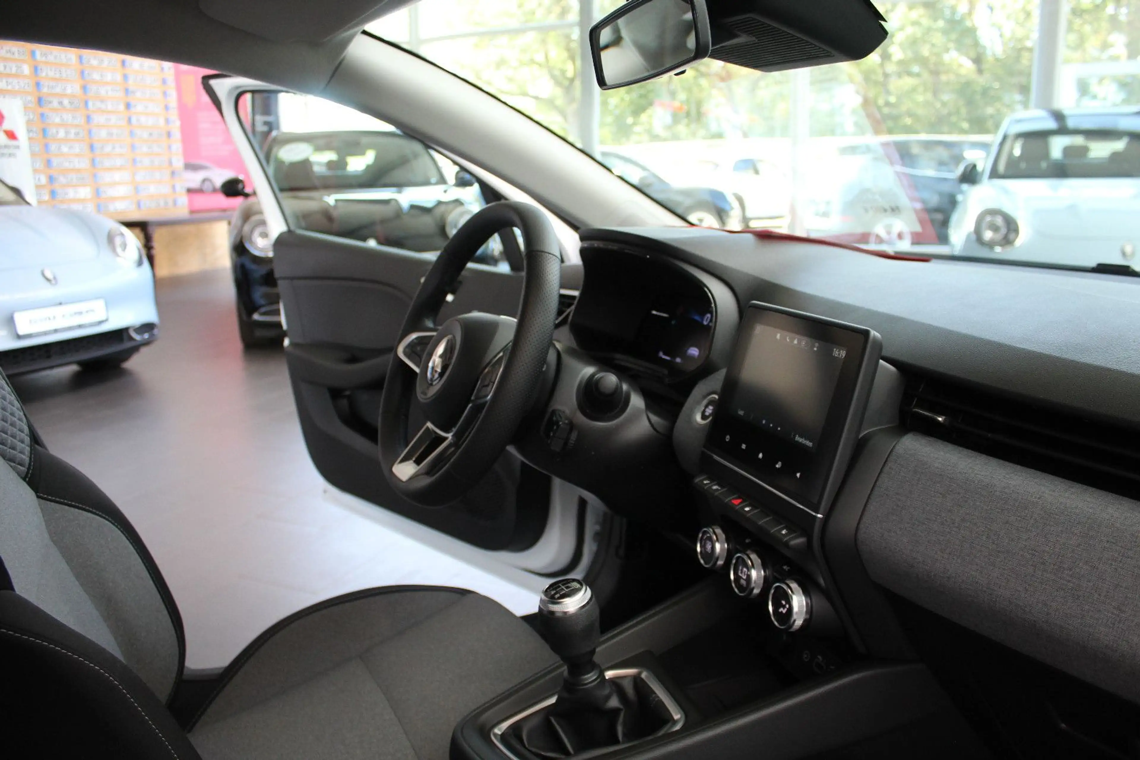 Mitsubishi Colt "Plus"(Sitzheizung, Kamera,Allwetterreifen) — photo 12