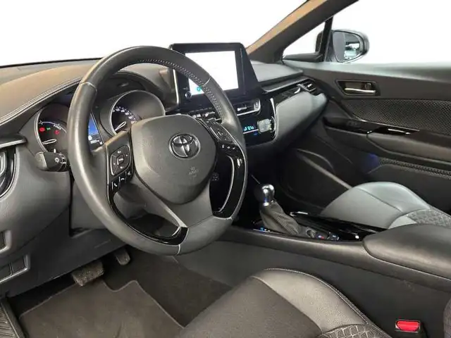 Toyota C-HR view 11