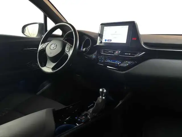 Toyota C-HR view 15