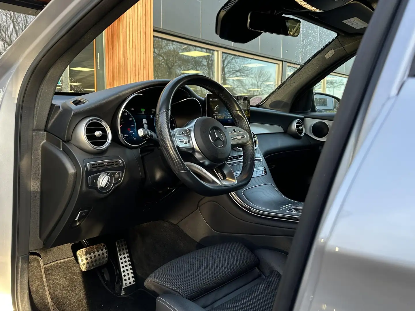 Mercedes-Benz GLC 200 4MATIC AMG Zilver - 2