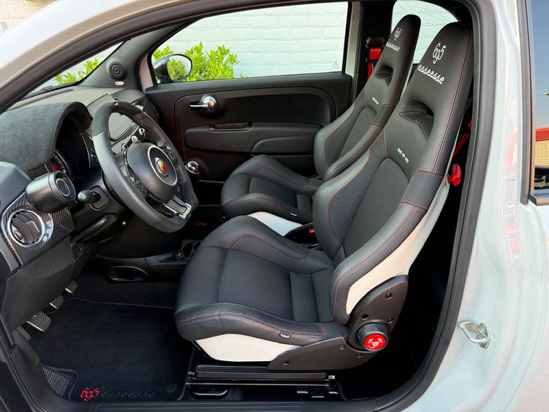 Abarth 695 Essesse/ Sperdifferentieel/ Carbon pakket/ Akrapov — photo 14