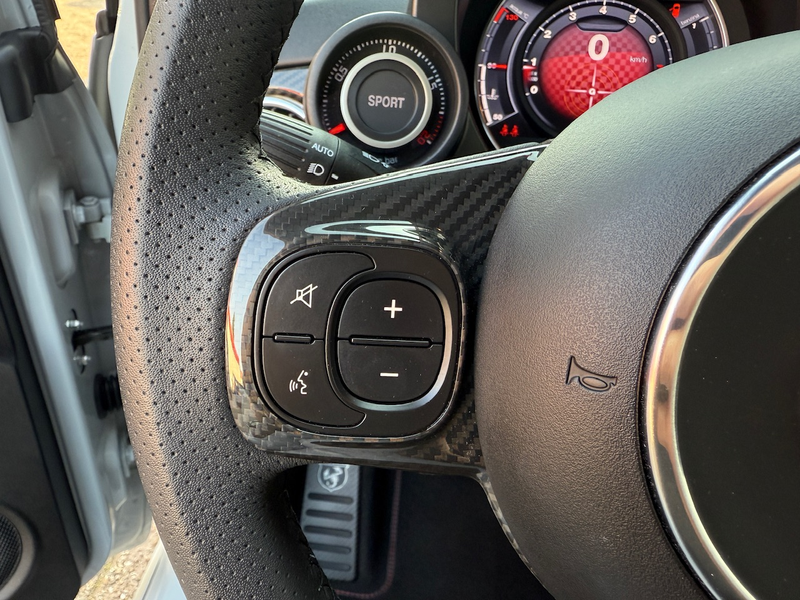Abarth 695 Essesse/ Sperdifferentieel/ Carbon pakket/ Akrapov — photo 28