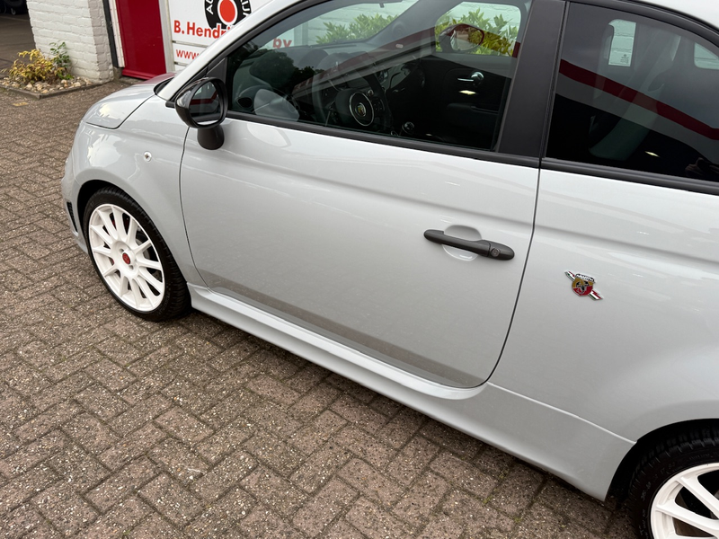 Abarth 695 Essesse/ Sperdifferentieel/ Carbon pakket/ Akrapov — photo 36