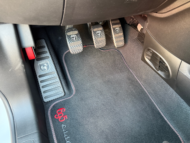 Abarth 695 Essesse/ Sperdifferentieel/ Carbon pakket/ Akrapov — photo 30