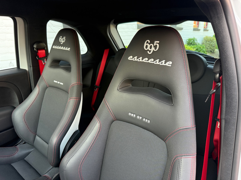Abarth 695 Essesse/ Sperdifferentieel/ Carbon pakket/ Akrapov — photo 31