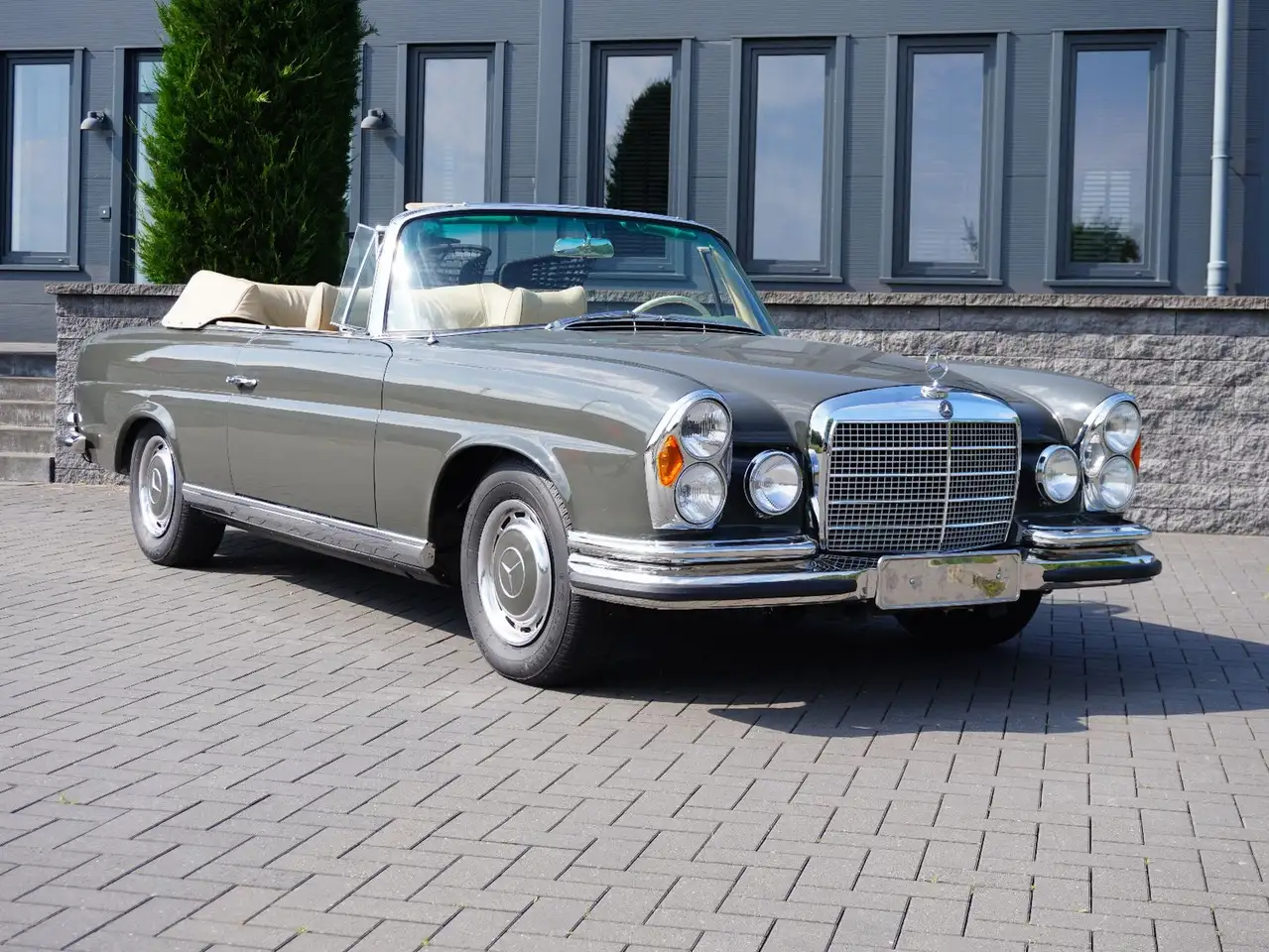 Mercedes-Benz 280 SE 3,5 Cabriolet Conversion, foto 1