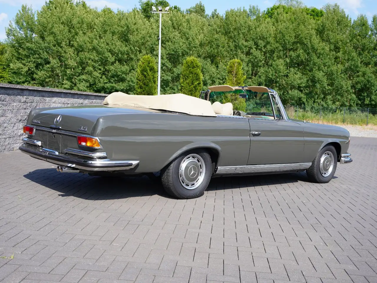 Mercedes-Benz 280 SE 3,5 Cabriolet Conversion, foto 4