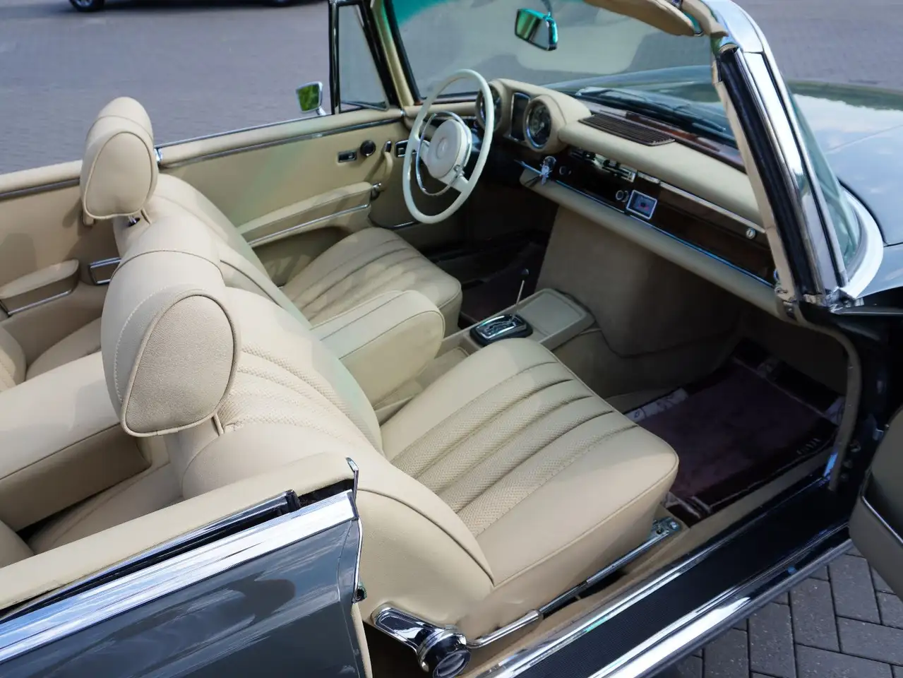Mercedes-Benz 280 SE 3,5 Cabriolet Conversion, foto 12