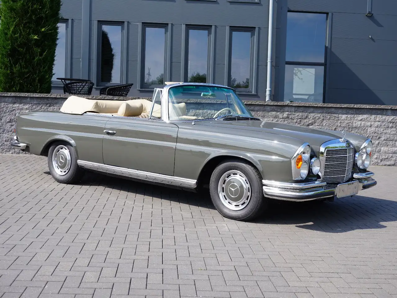 Mercedes-Benz 280 SE 3,5 Cabriolet Conversion, foto 2
