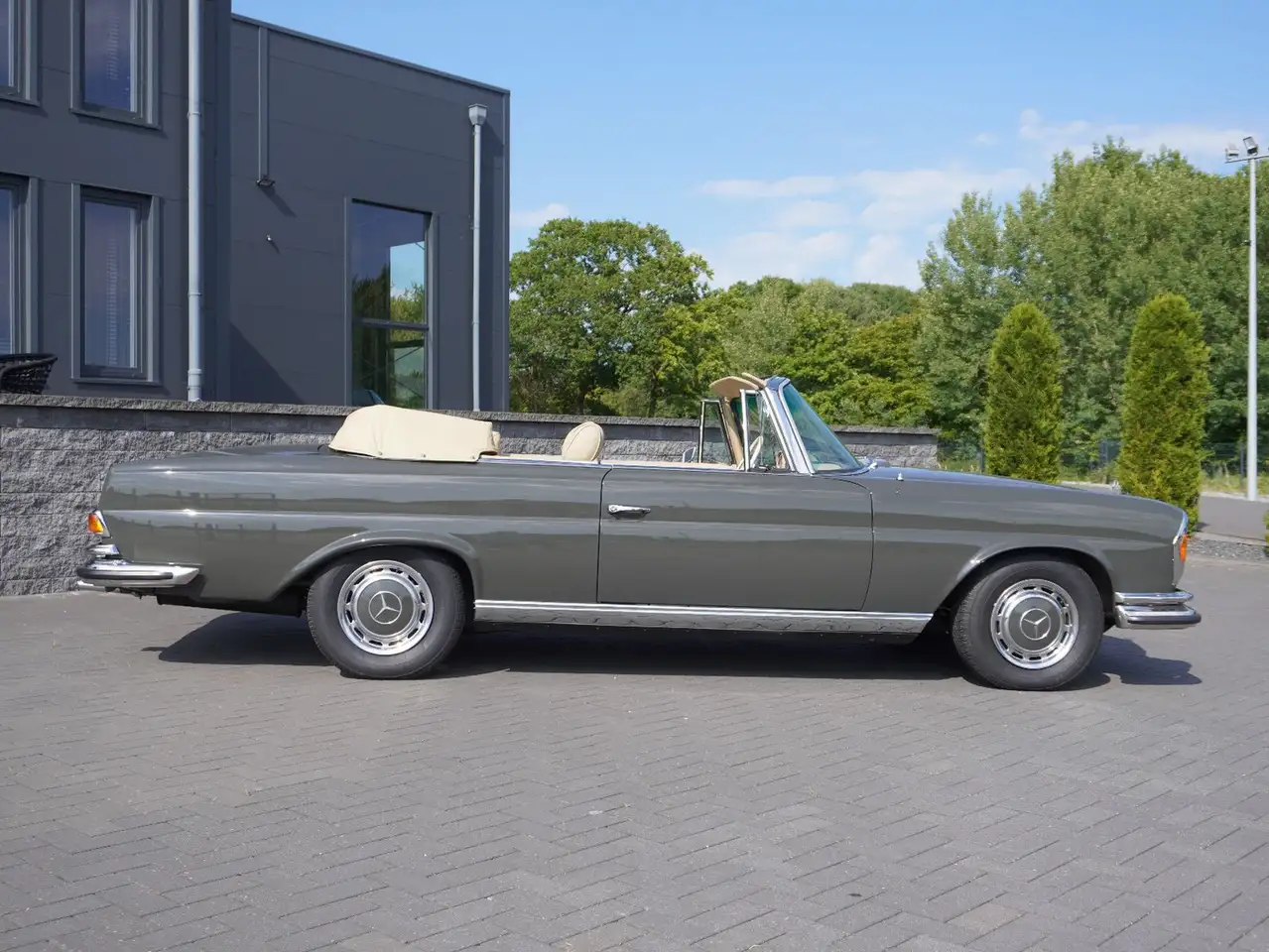 Mercedes-Benz 280 SE 3,5 Cabriolet Conversion, foto 3