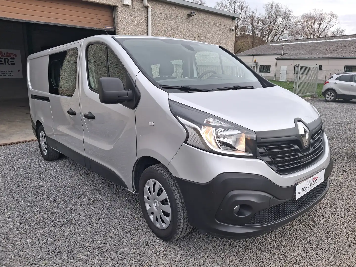 Renault Trafic 1.6 dCi L2H1 Gd Conf Double Cabine 6pls Utilitaire Argent - 2